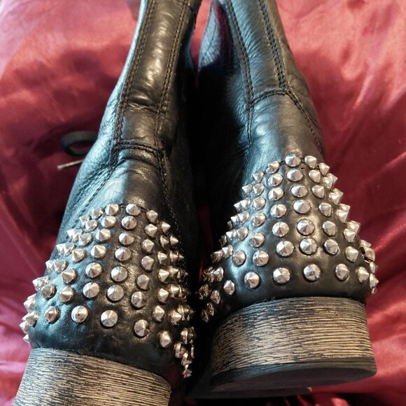 Steve Madden  Spiked Studded Black Tarnney Boots - Picture 3 of 7